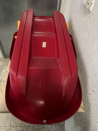 Trineo rojo para nieve