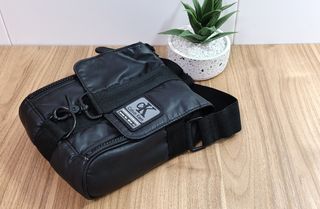 CALVIN KLEIN Bandolera ( NUEVA ) ORIGINAL!