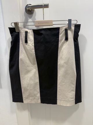 Chaqueta corta beige y negra