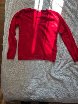 Jersey cuello pico rojo