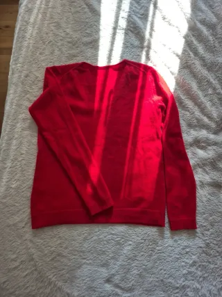 Jersey cuello pico rojo