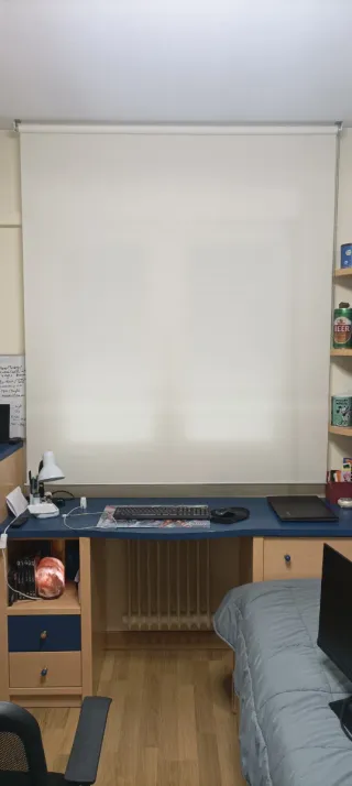 Tenda a rullo semi-trasparente con catena