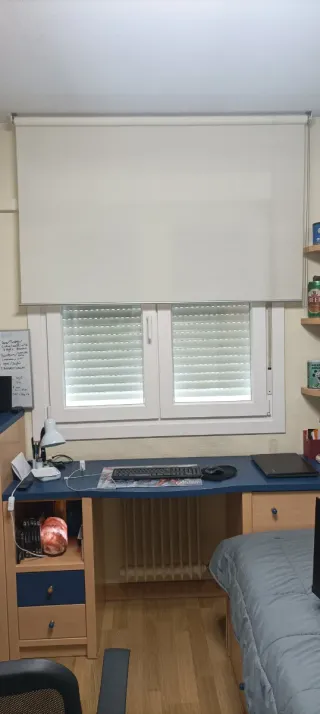 Tenda a rullo semi-trasparente con catena