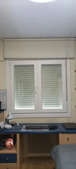 Tenda a rullo semi-trasparente con catena