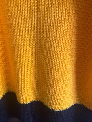 Jersey amarillo con detalles negros Talla L
