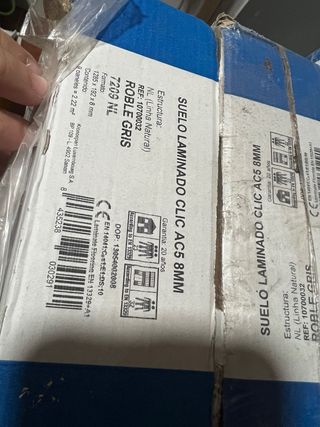 Suelo laminado clic AC5 8MM Gris