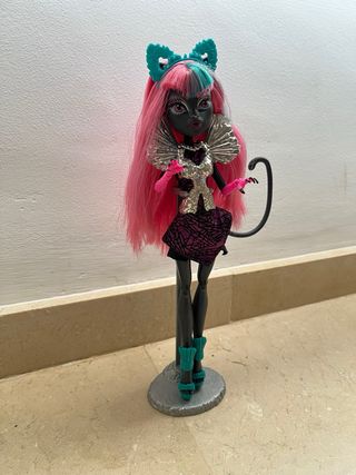 Bambola Monster High Catty Noir