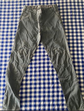 Pantalón gris