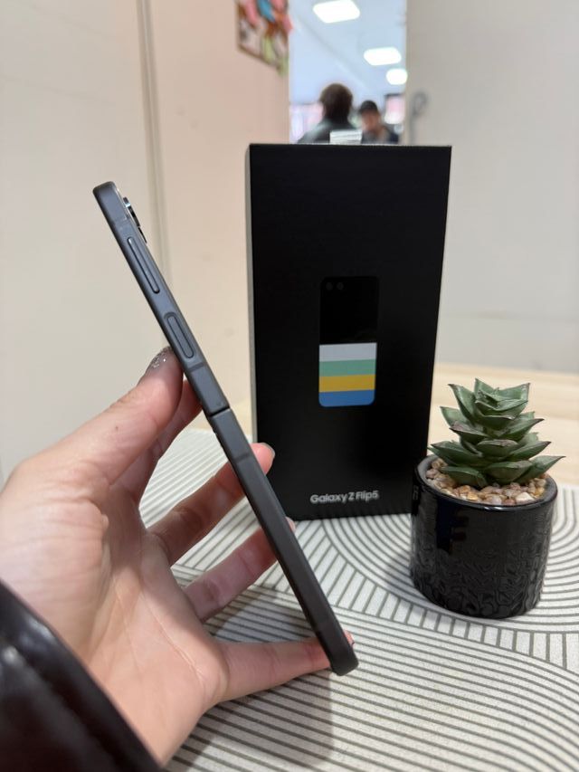Samsung Z flip5 256gb como nuevo