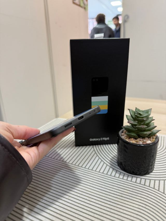 Samsung Z flip5 256gb como nuevo