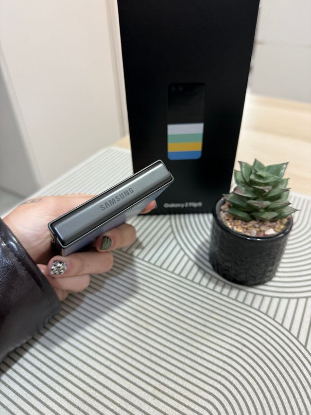 Samsung Z flip5 256gb como nuevo