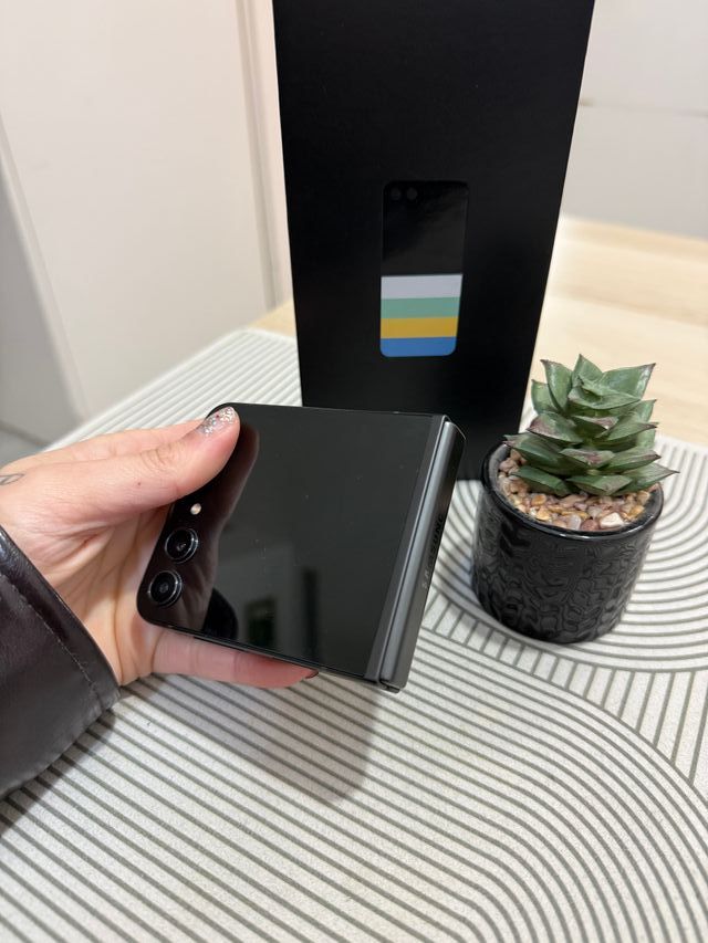 Samsung Z flip5 256gb como nuevo
