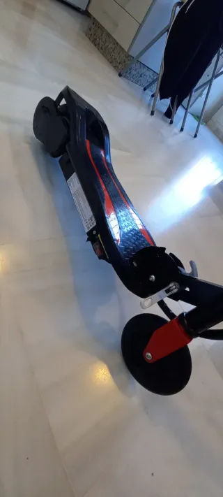 Patinete Eléctrico Infantil Como nuevo.