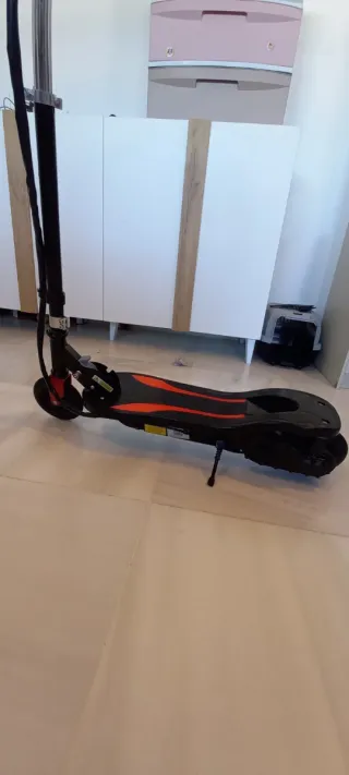 Patinete Eléctrico Infantil Como nuevo.