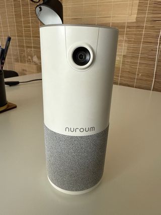 Webcam Nurooum con micro y altavoz