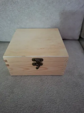 Caja de madera con cierre 15x15cm
