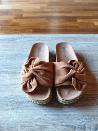 Sandalias esparto con lazo.