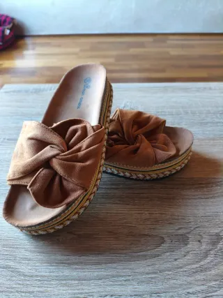 Sandalias esparto con lazo.