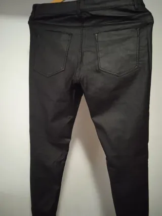 Pantalones negros efecto piel