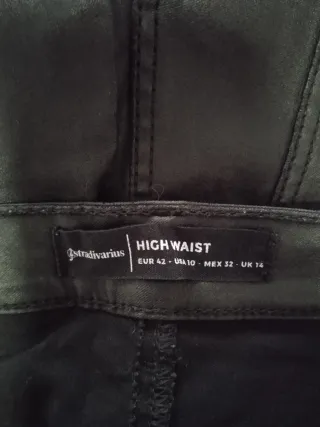 Pantalones negros efecto piel