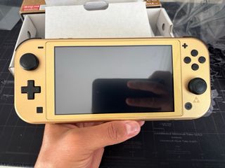 Nintendo Switch Lite Edición Hyrule Dorada