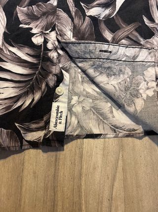 Camisa Abercrombie & Fitch Estampada Hojas Talla S