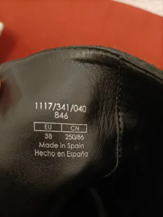 Botines de tacón negros con hebillas