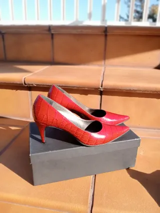 Zapatos de tacón Furla rojos granate talla 37