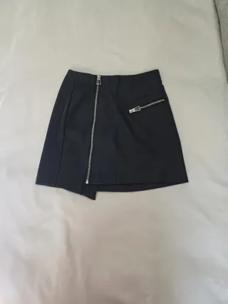 Falda mini negra ,efecto piel.