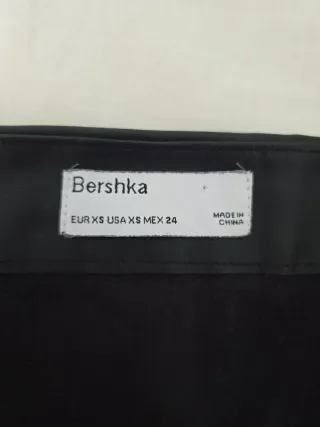 Falda mini negra ,efecto piel.