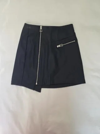 Falda mini negra ,efecto piel.