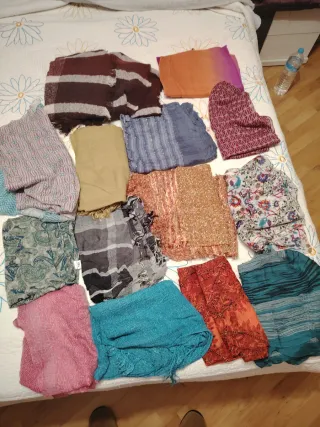 Lote 14 pañuelos y bufandas multicolor