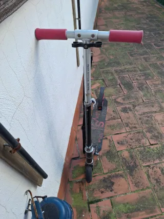 Patinete infantil negro y rosa