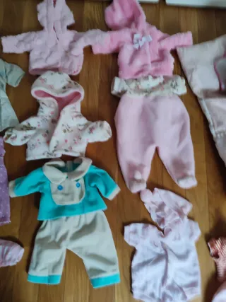 Muñeca bebé con vestido rosa