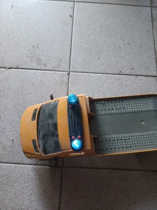 Camión grúa Bruder naranja