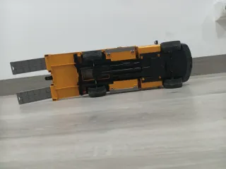 Camión grúa Bruder naranja