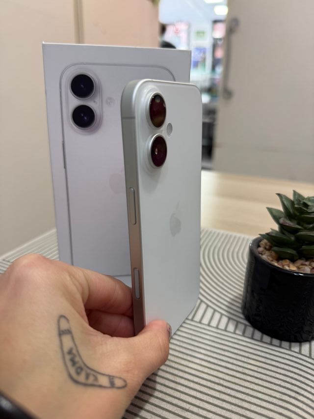 IPHONE 16 128GB BLANCO SEMI NUEVO
