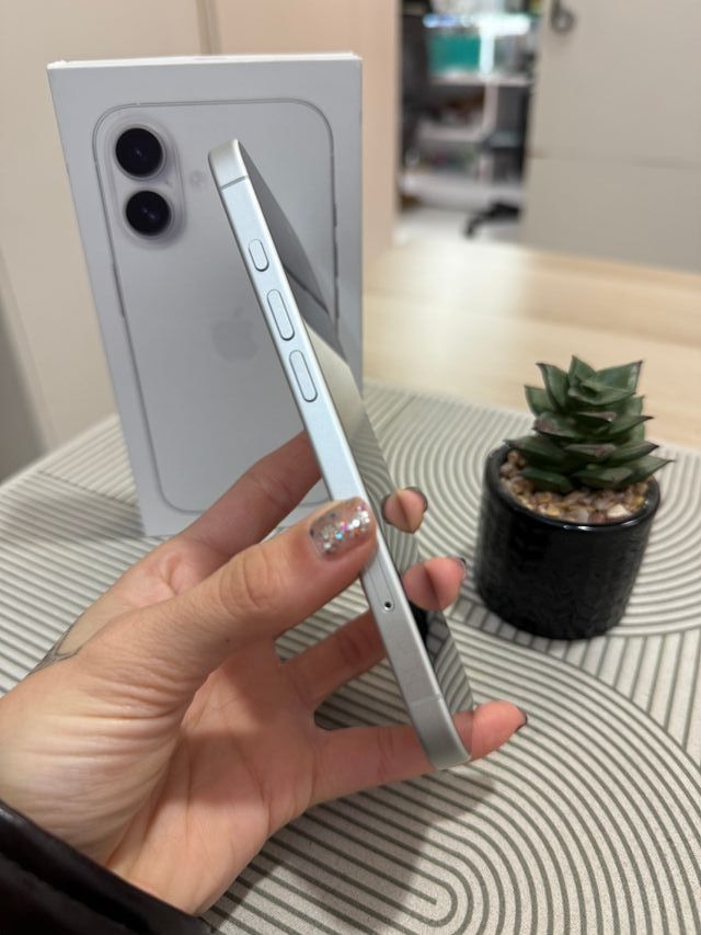 IPHONE 16 128GB BLANCO SEMI NUEVO