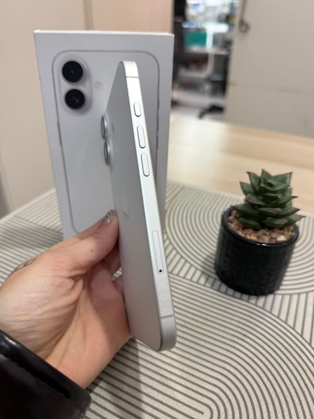 IPHONE 16 128GB BLANCO SEMI NUEVO