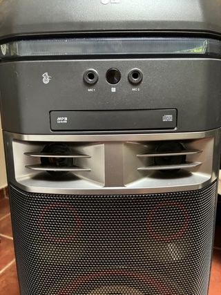 Altavoz LG 1000w Negro y Rojo en perfecto estado