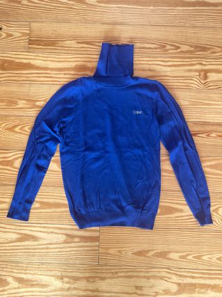 Jersey de cuello vuelto azul Calvin Klein.
