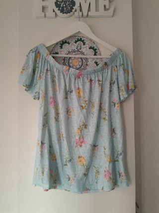 Blusa floral sin hombros