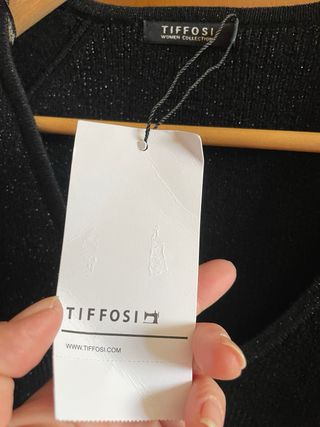 Jersey TIFFOSI negro cuello pico brillante
