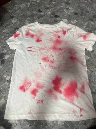 Camiseta blanca manchada roja Halloween