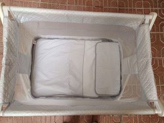 Minicuna con red de visión