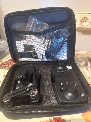 Dron con cámara y mando
