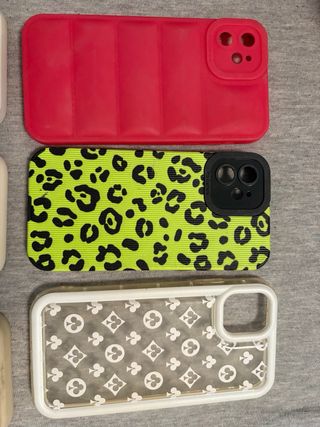 6 custodie per iPhone 11 Guess