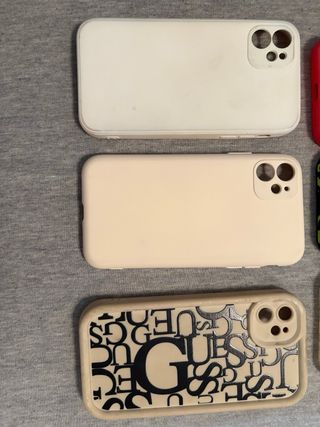 6 custodie per iPhone 11 Guess