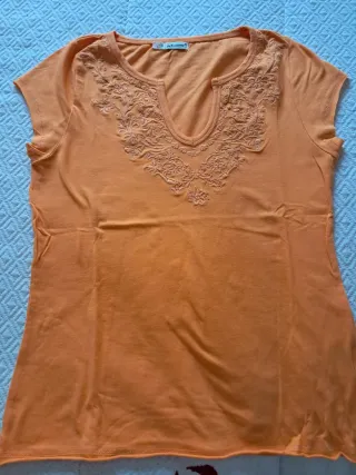 Camiseta naranja bordada talla M