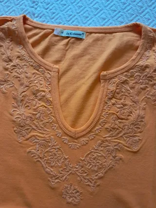 Camiseta naranja bordada talla M